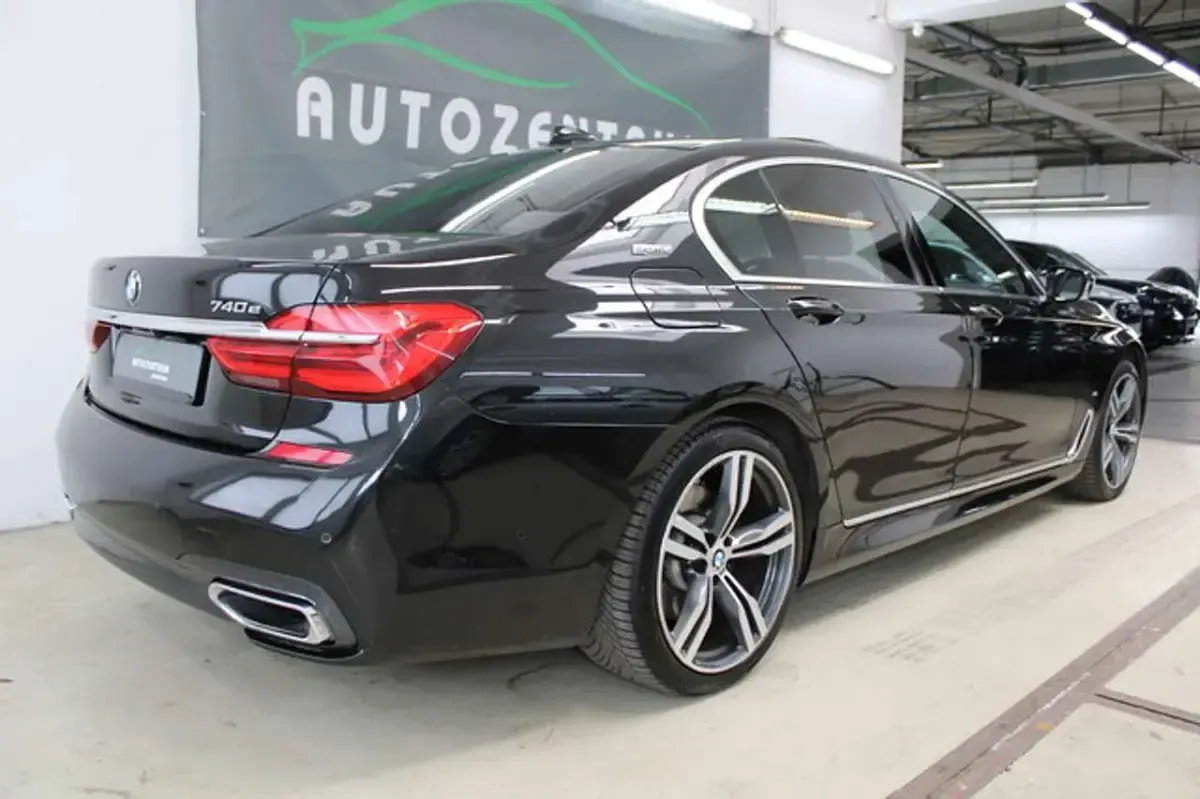 Gebraucht BMW 740 M Sport 258 PS (189 kW) 2018 Black sapphire Limousine