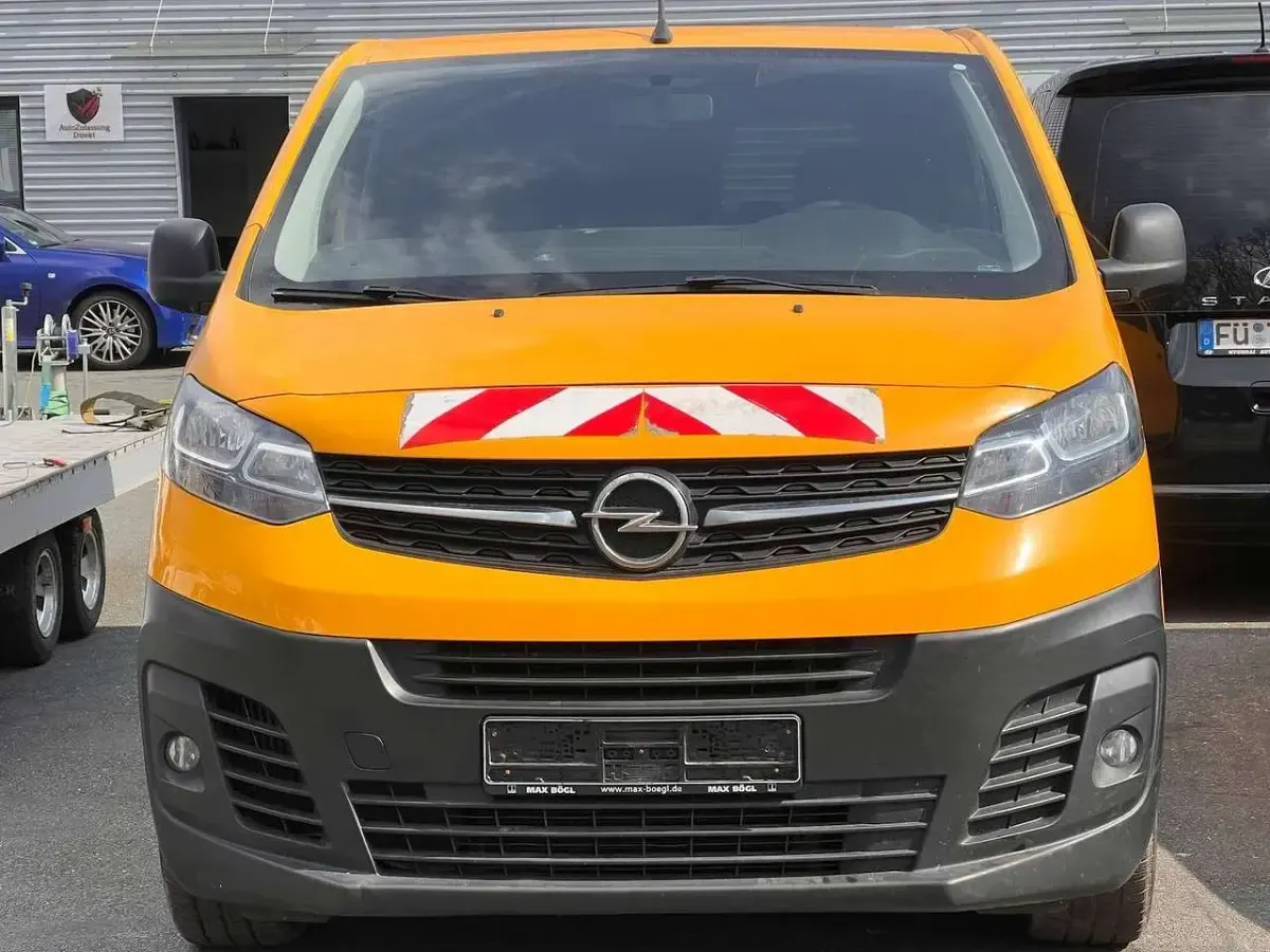 Gebraucht Opel Vivaro 120 PS (88 kW) 2020 Gelb Van / Kleinbus
