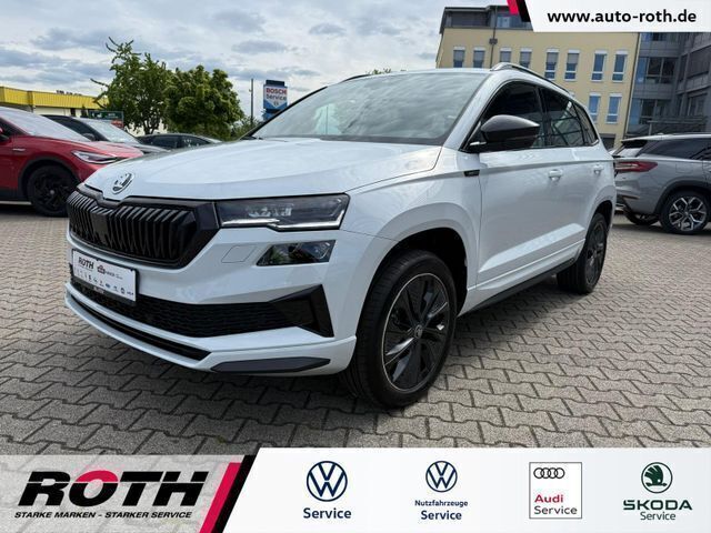 Weiß Neu 2025 Skoda Karoq SportLine SUV | 35.990 € (Fairer Preis) - Bild 1/4