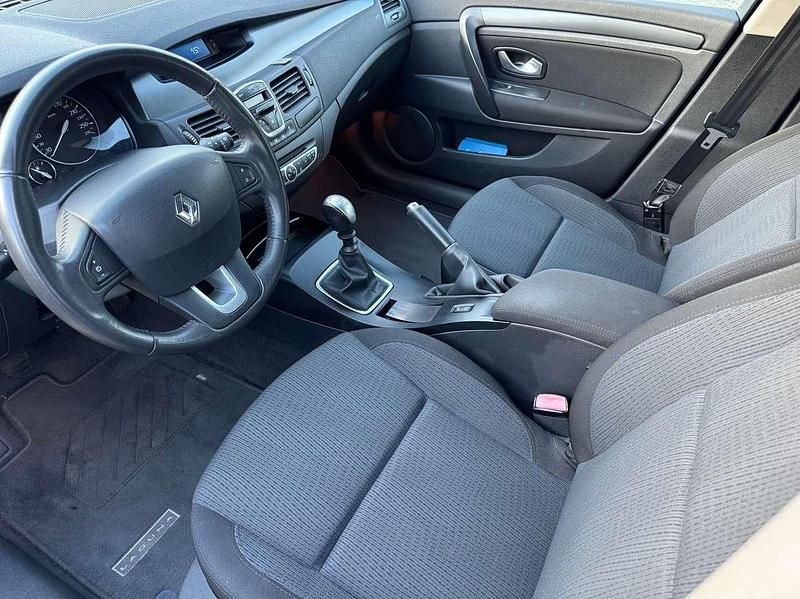 Gebraucht Renault Laguna III Expression 140 PS (102 kW) 2010 Perlmuttschwarz Kombi