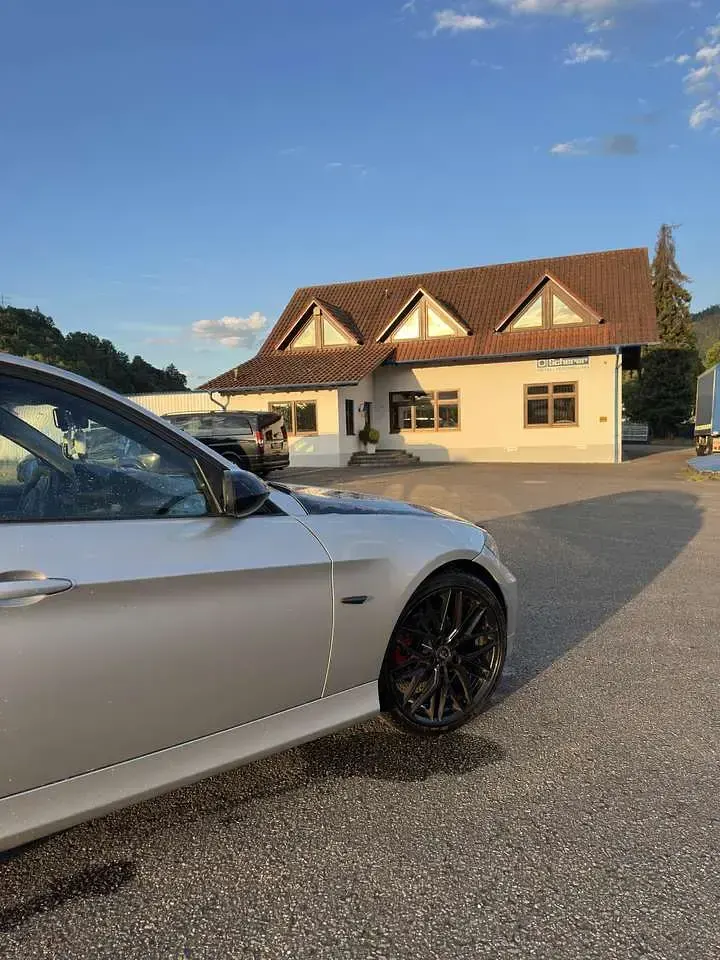 Gebraucht BMW 320 150 PS (110 kW) 2005 Grau Limousine
