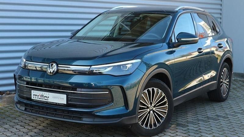 Blau Gebraucht 2024 VW Tiguan Life SUV | 35.530 € (Fairer Preis) - Bild 1/4