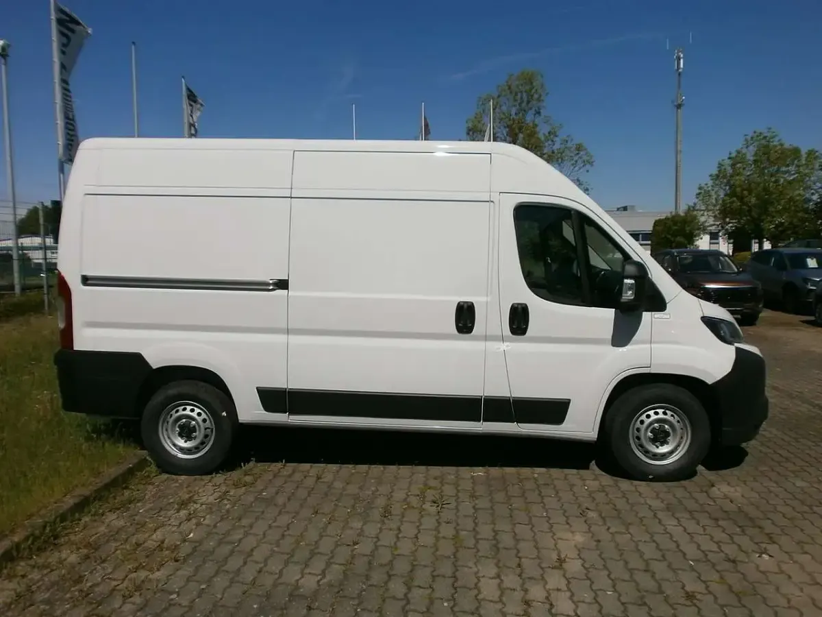 Neu Opel Movano 140 PS (102 kW) 2026 Weiß Van