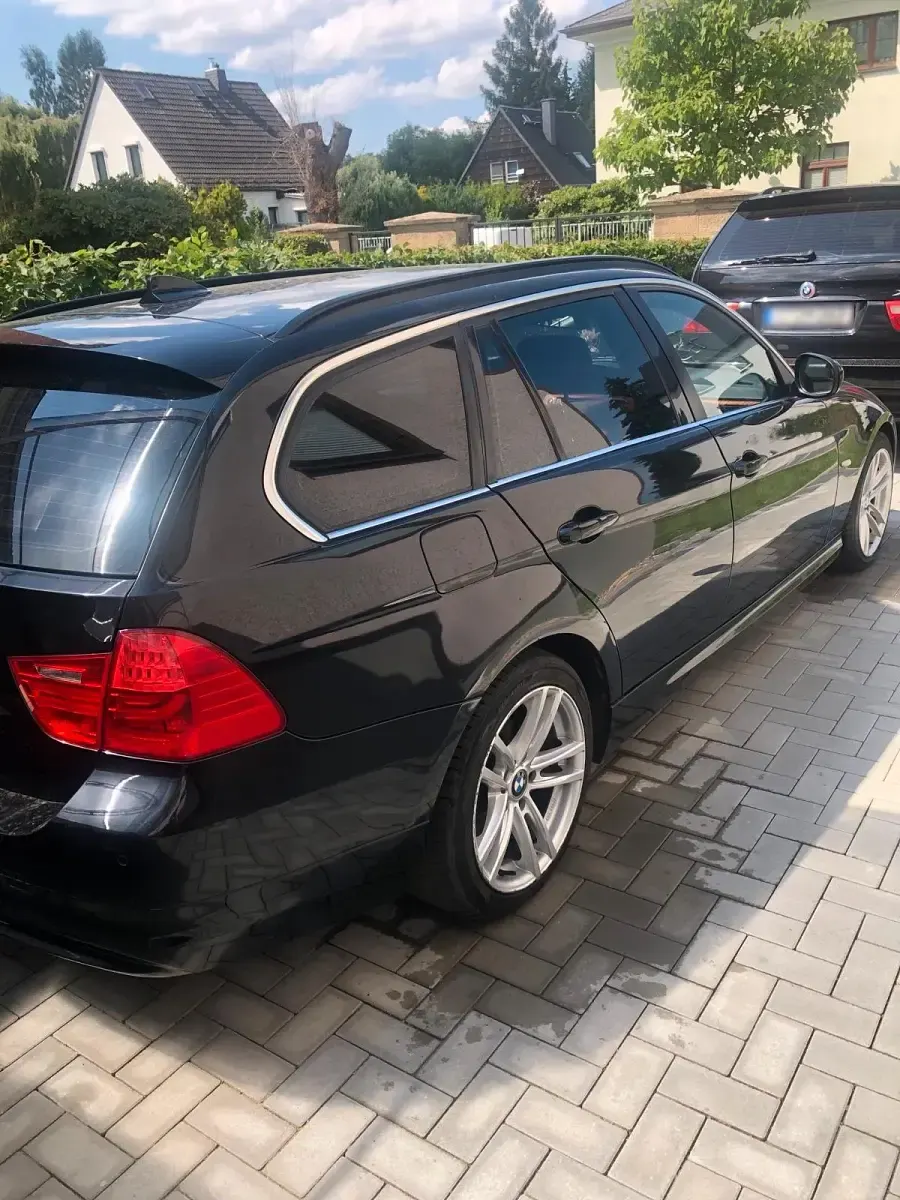 Gebraucht BMW 320 184 PS (135 kW) 2011 Schwarz Kombi