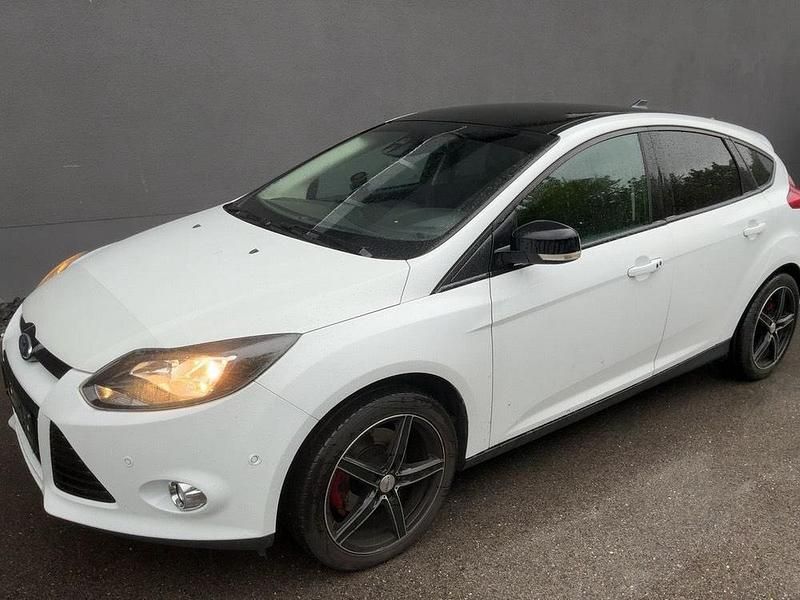 Gebraucht Ford Focus Titanium 182 PS (133 kW) 2014 Weiß Limousine
