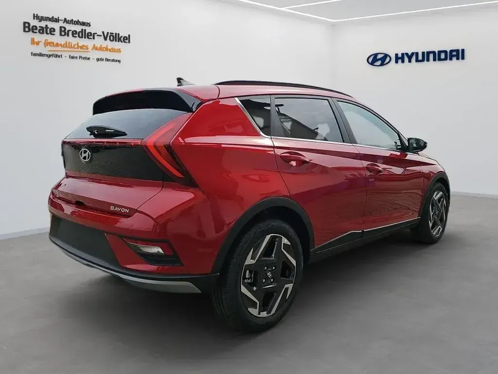 Neu Hyundai Bayon Prime 101 PS (74 kW) 2025 Dragon red / met SUV
