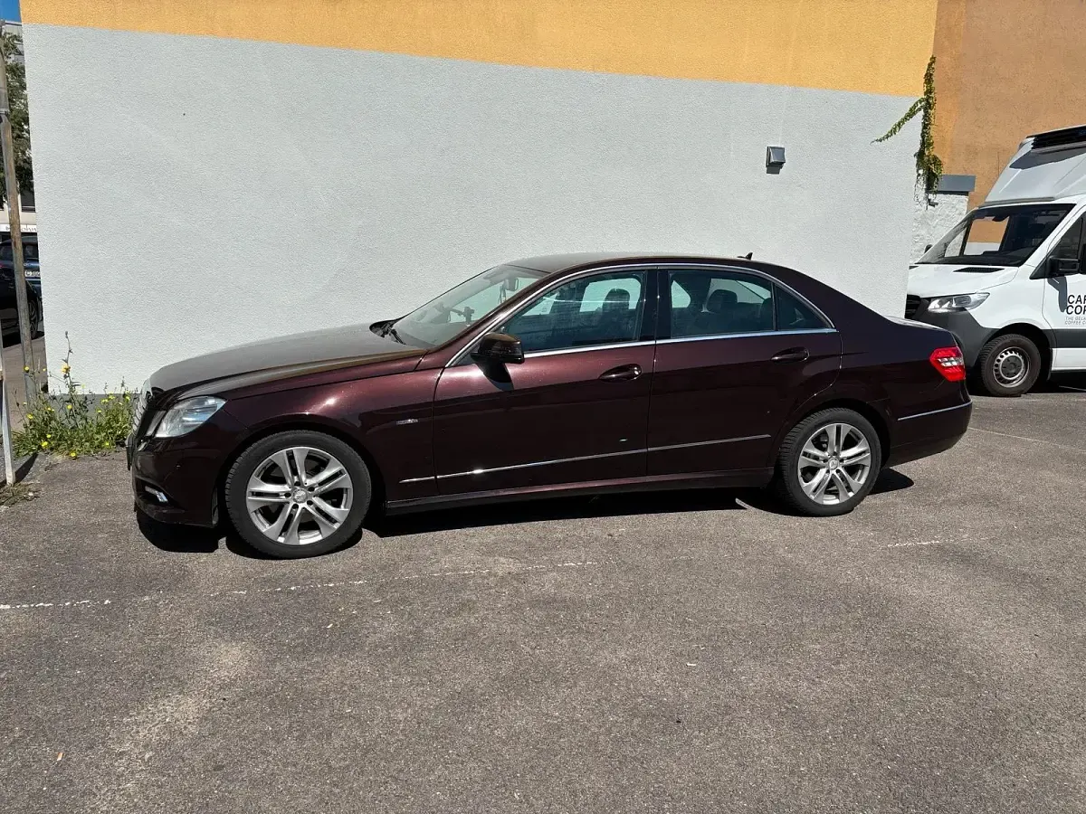 Gebraucht Mercedes E250 204 PS (150 kW) 2009 Rot Limousine
