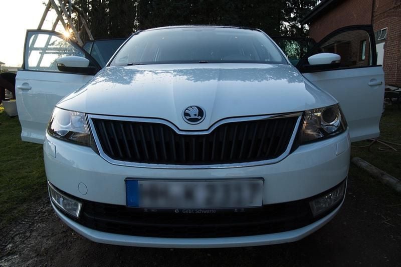 Gebraucht Skoda Rapid Drive 110 PS (80 kW) 2017 Weiß Kleinwagen
