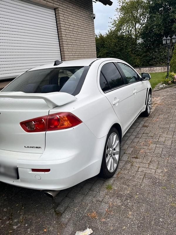 Weiß Gebraucht 2009 Mitsubishi Lancer Limousine | 1.800 € (Fairer Preis) - Bild 1/2
