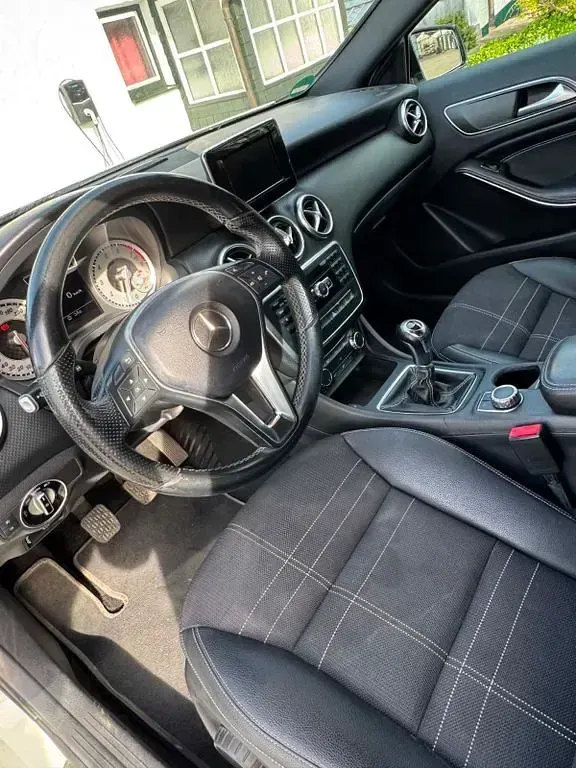 Gebraucht Mercedes C180 156 PS (114 kW) 2012 Weiß Limousine