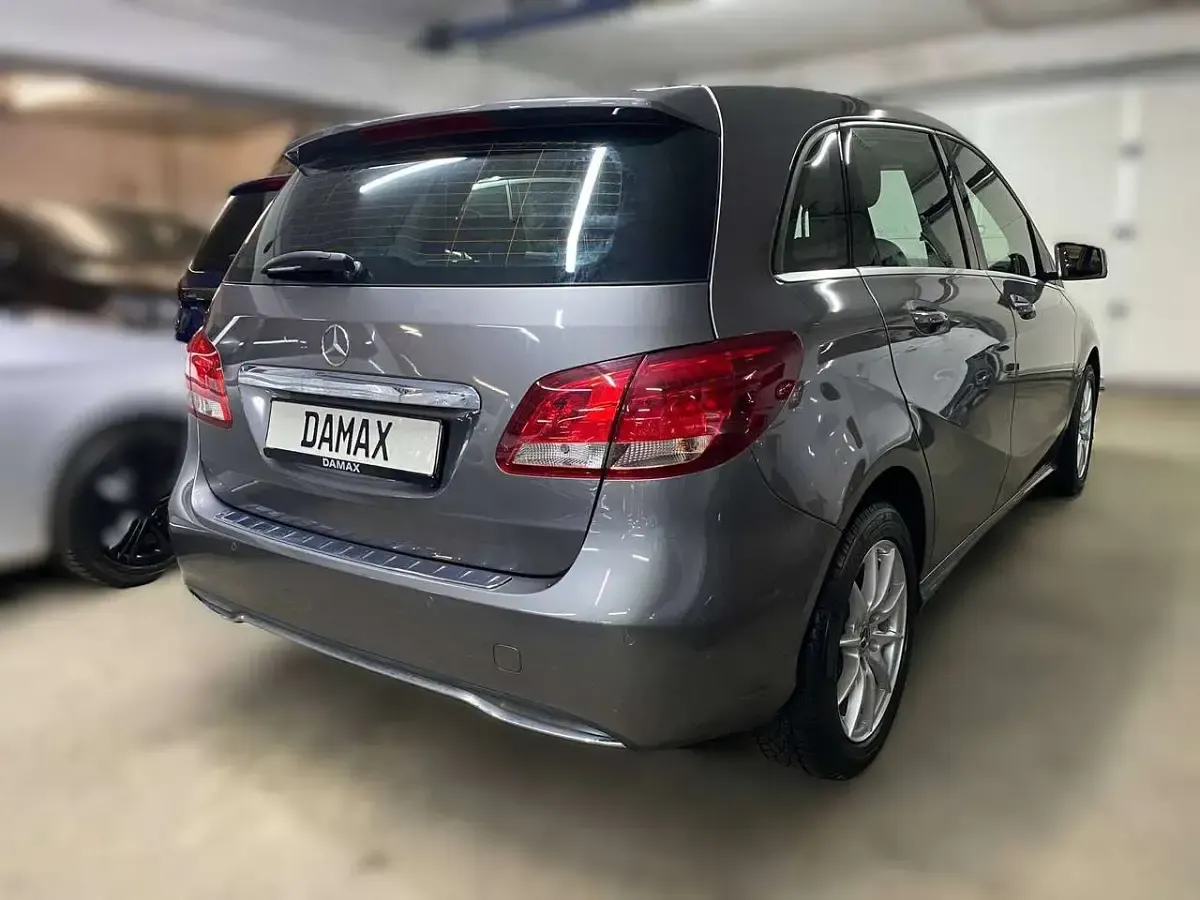 Gebraucht Mercedes B180 122 PS (89 kW) 2017 Mountaingrau  met. Kleinwagen