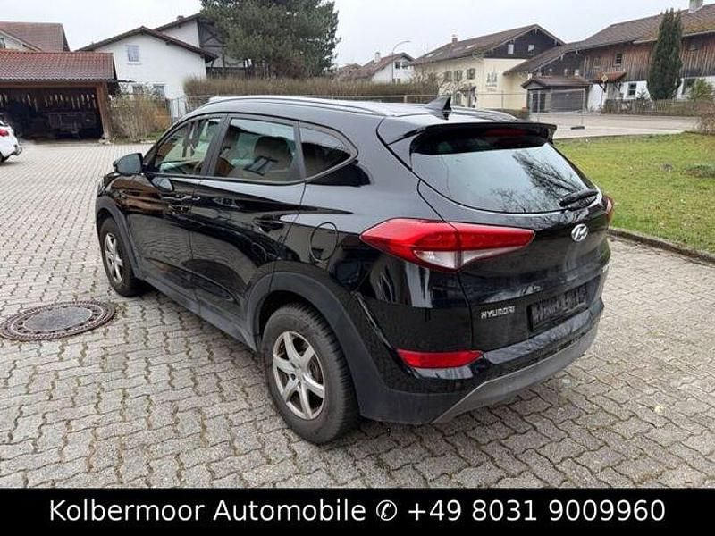 Gebraucht Hyundai Tucson Intro Edition 177 PS (130 kW) 2016 Schwarz SUV