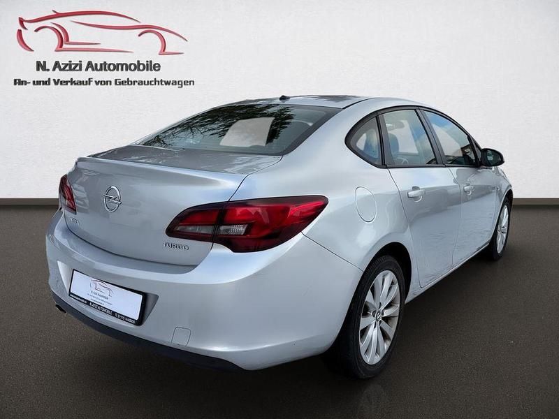 Gebraucht Opel Astra Active 140 PS (102 kW) 2013 Grau Limousine