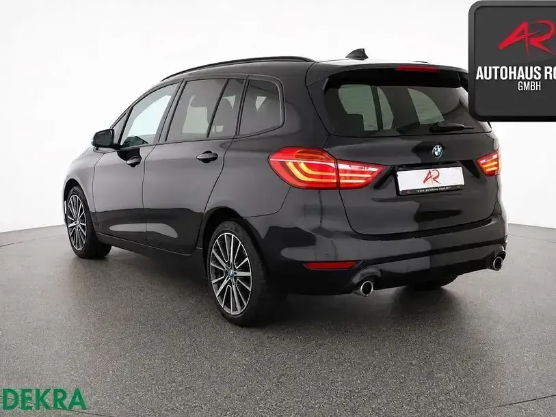 Gebraucht BMW 220 Gran Tourer Advantage 190 PS (139 kW) 2022 Schwarz Van / Kleinbus