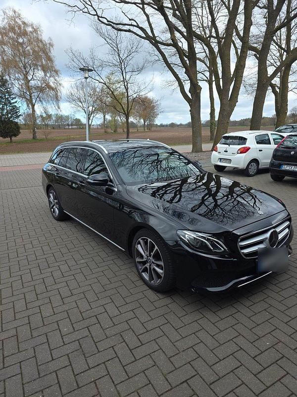 Gebraucht Mercedes E220 Avantgarde 194 PS (142 kW) 2017 Schwarz Kombi