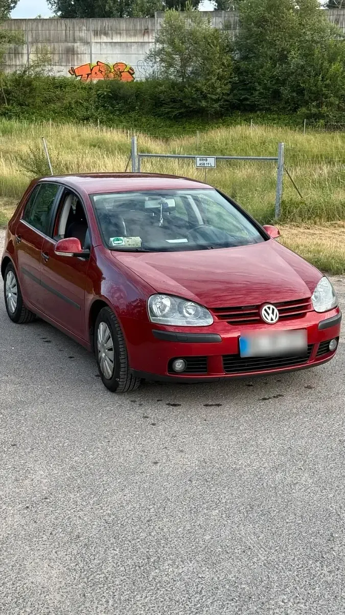 Gebraucht VW Golf V 104 PS (76 kW) 2004 Rot Kleinwagen