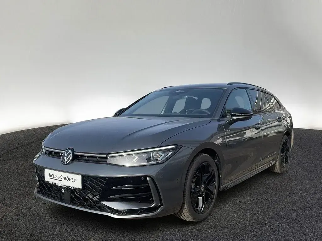 Neu VW Passat R-line 193 PS (141 kW) 2025 Diabasgrau metallic Kombi