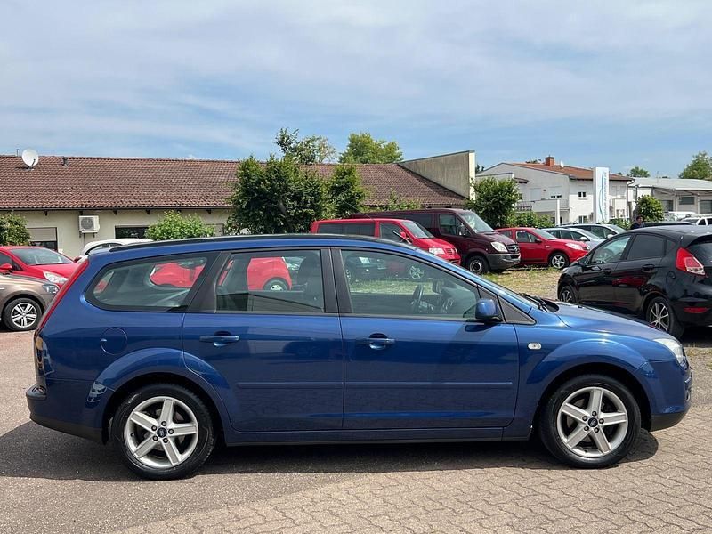 Usata Ford Focus Style 101 CV (74 kW) 2007 Blu Station wagon