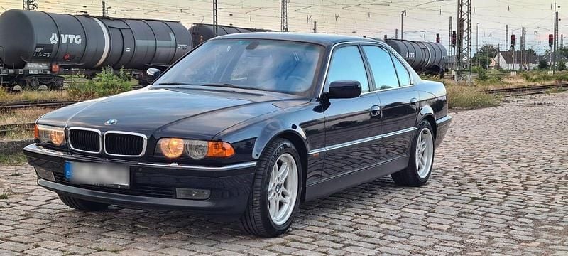 Gebraucht BMW 735 Basis 238 PS (175 kW) 2001 Blau Limousine