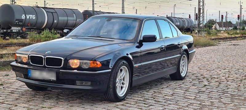 Blau Gebraucht 2001 BMW 735 Basis Limousine | 15.500 € - Bild 1/4