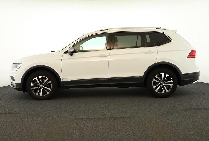 Gebraucht VW Tiguan Allspace Comfortline 150 PS (110 kW) 2021 Pure white SUV