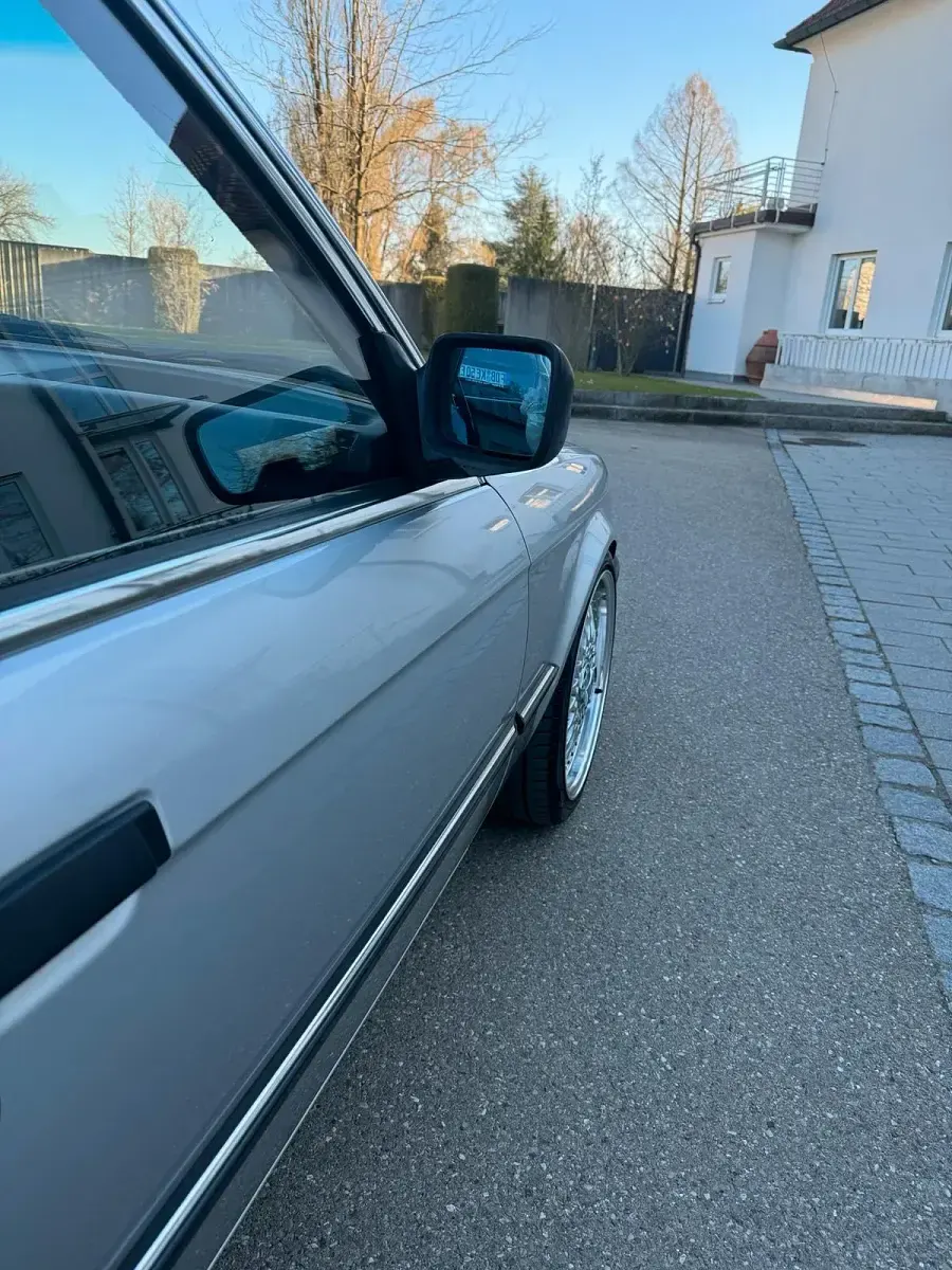 Gebraucht BMW 324 86 PS (63 kW) 1986 Silber Limousine