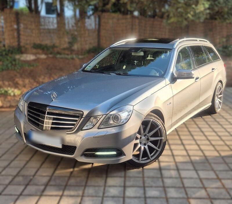 Grau Gebraucht 2010 Mercedes E350 Kombi | 8.500 € (Fairer Preis) - Bild 1/4