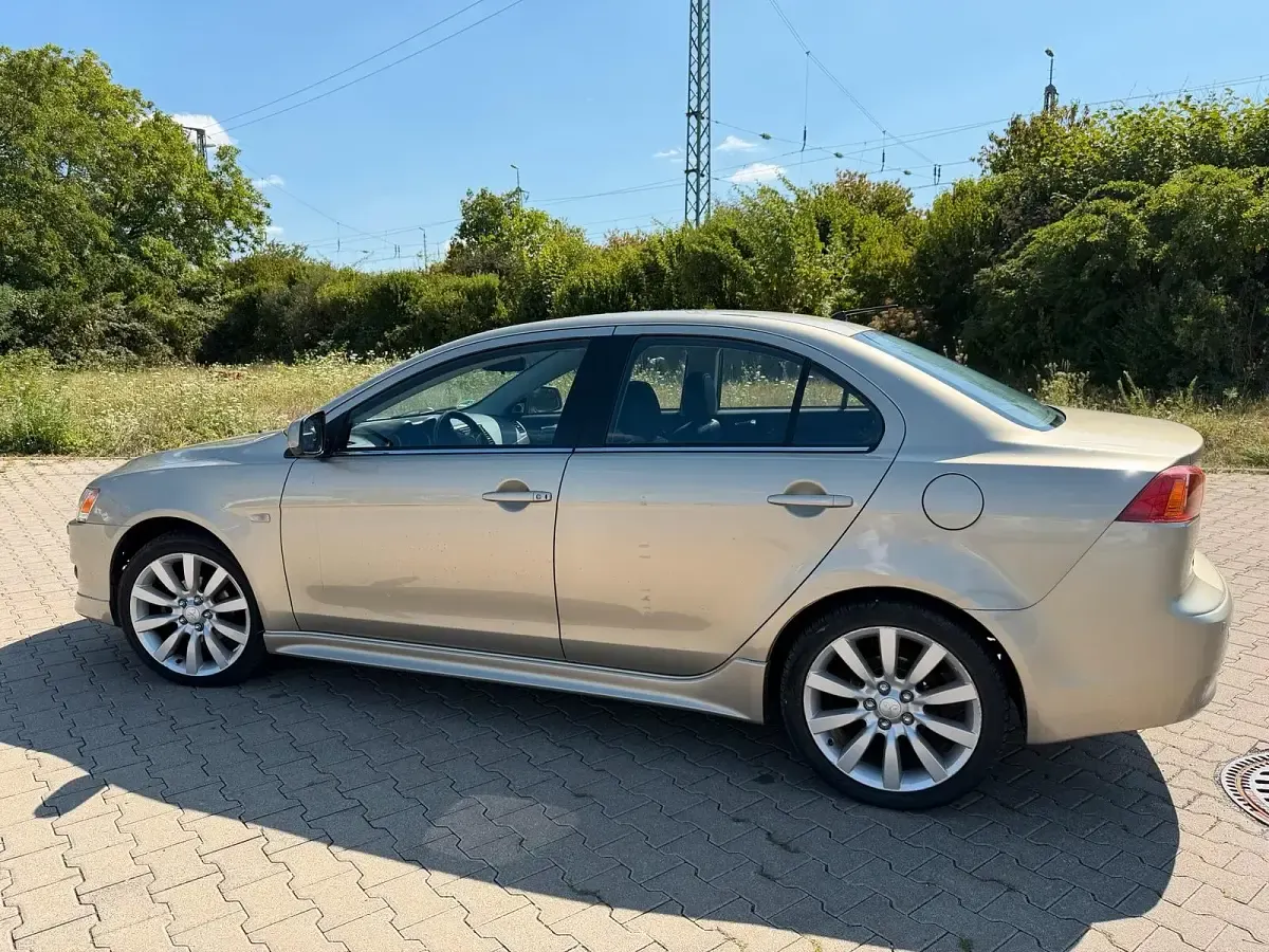Gebraucht Mitsubishi Lancer Instyle 143 PS (105 kW) 2009 Gold Limousine