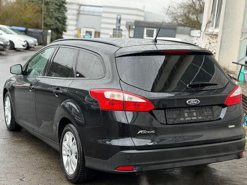 Gebraucht Ford Focus Trend 125 PS (91 kW) 2014 Schwarz Kombi
