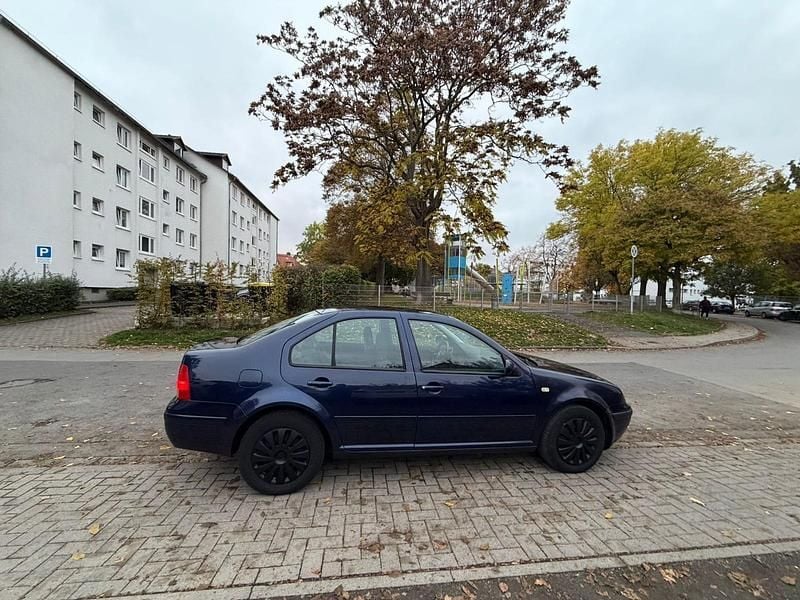 Gebraucht VW Bora 105 PS (77 kW) 2001 Blau Limousine