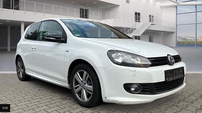 Weiß Gebraucht 2012 VW Golf VI Match Limousine | 6.900 € (Fairer Preis) - Bild 1/4