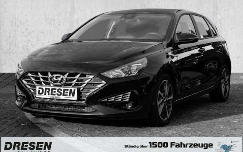 Phantom black mineraleffekt Gebraucht 2023 Hyundai i30 Trend Limousine | 18.880 € (Fairer Preis) - Bild 1/4