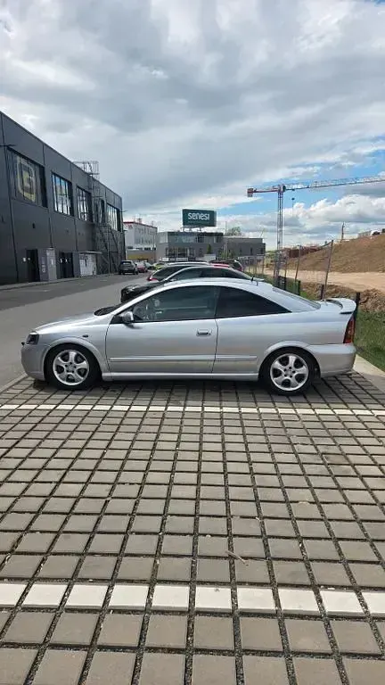 Gebraucht Opel Astra 192 PS (141 kW) 2002 Silber Coupé