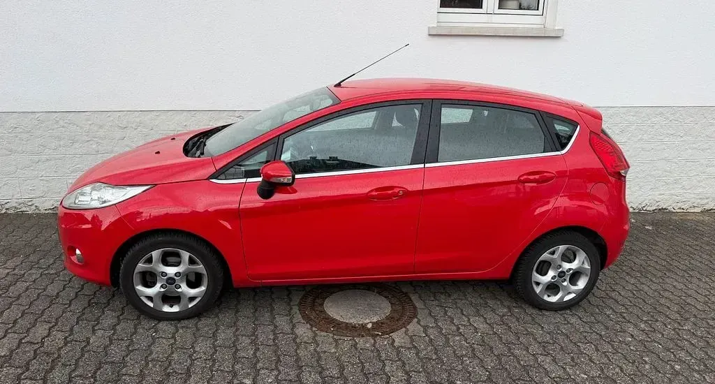 Usata Ford Fiesta Titanium 97 CV (71 kW) 2009 Rosso Utilitaria