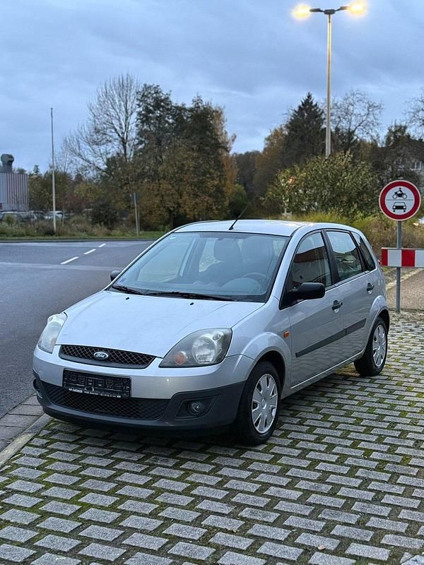 Silber Gebraucht 2009 Ford Fiesta Kleinwagen | 1.099 € (Superpreis) - Bild 1/4