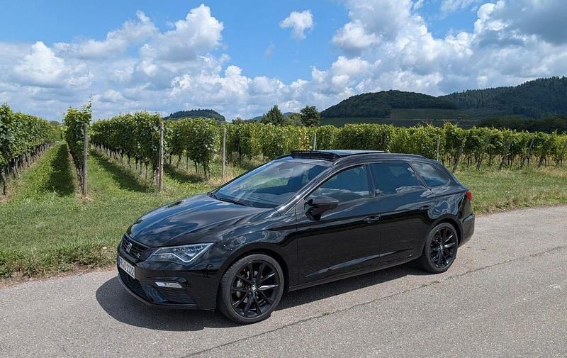 Schwarz Gebraucht 2020 Seat Leon FR Kombi | 16.250 € (Guter Preis) - Bild 1/4