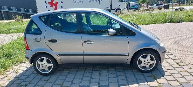 Grau Gebraucht 2000 Mercedes A160 Kleinwagen | 1.700 € (Fairer Preis) - Bild 1/4