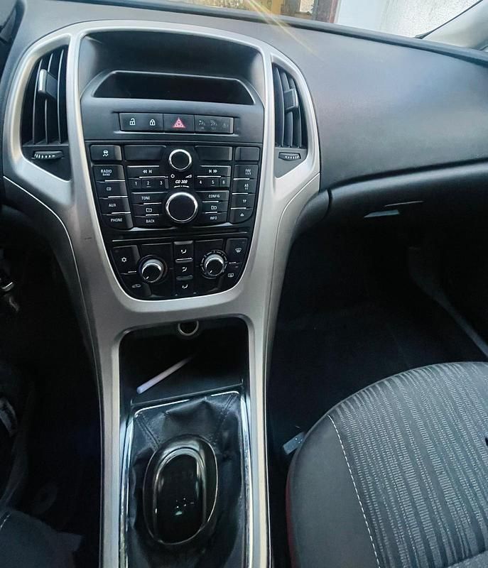 Gebraucht Opel Astra 125 PS (91 kW) 2011 Schwarz Limousine