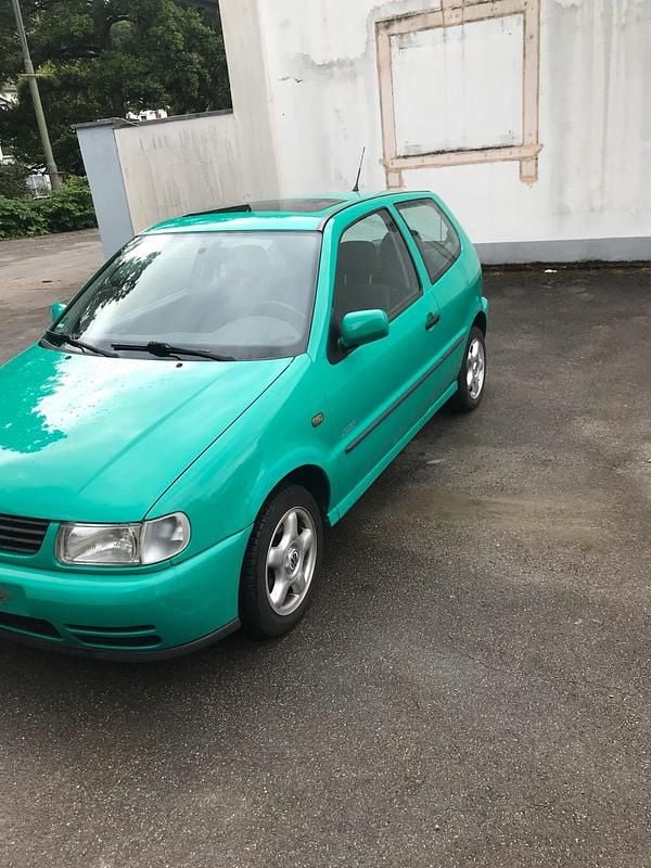 Grün Gebraucht 1998 VW Polo Limousine | 400 € (Superpreis) - Bild 1/4