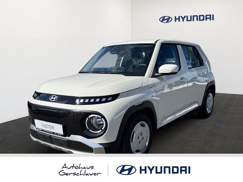 Weiss Neu 2025 Hyundai Inster Select Kleinwagen | 25.995 € (Guter Preis) - Bild 1/4