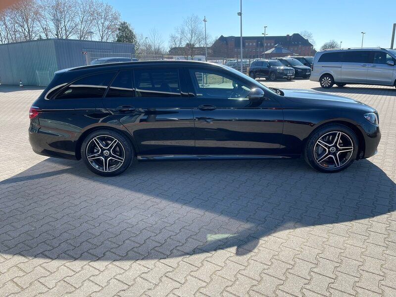 Gebraucht Mercedes E300 AMG 265 PS (194 kW) 2023 Unilack schwarz Kombi
