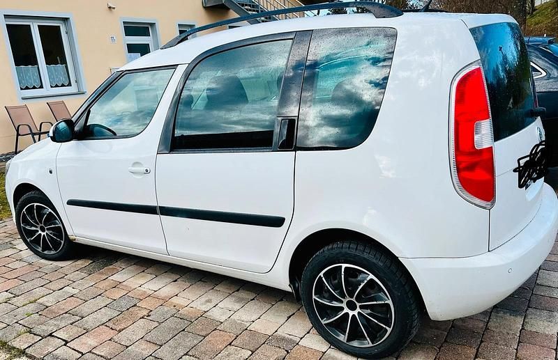 Gebraucht Skoda Roomster 85 PS (62 kW) 2012 Weiß Van / Kleinbus