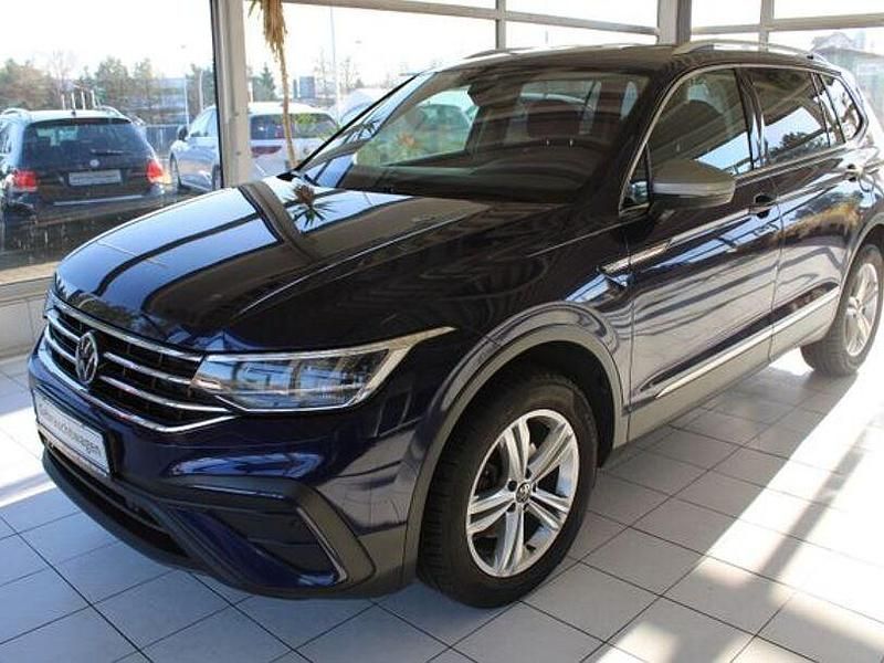 Gebraucht VW Tiguan Allspace Life 150 PS (110 kW) 2022 Blau SUV