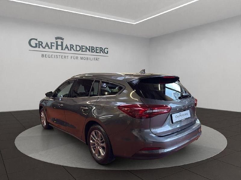 Neu Ford Focus Titanium 125 PS (91 kW) 2025 Magneticgrau (metallic) Kombi
