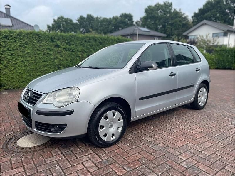 Silber Gebraucht 2009 VW Polo United Limousine | 2.690 € (Fairer Preis) - Bild 1/4