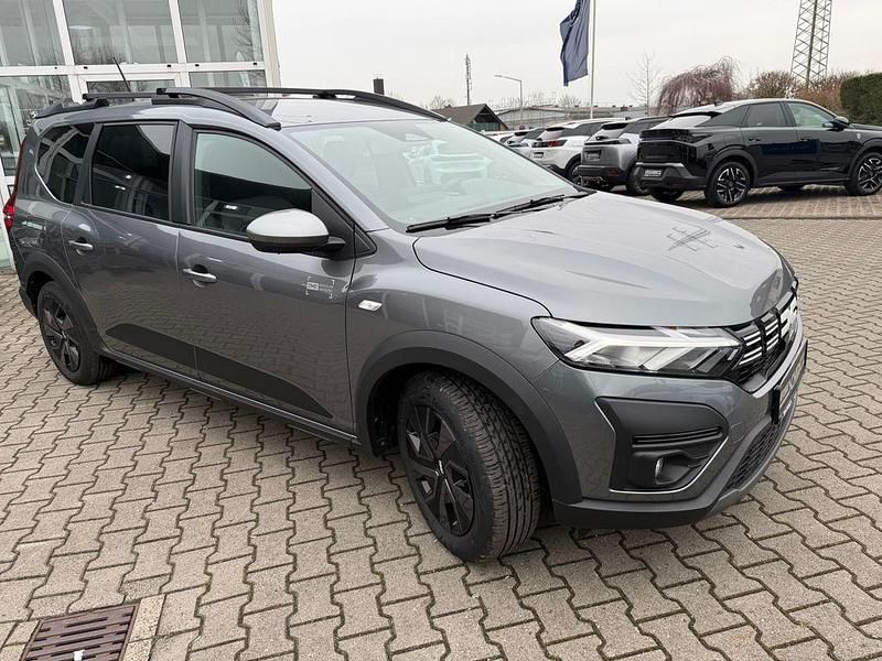 Gebraucht Dacia Jogger Expression 94 PS (69 kW) 2025 Schiefergrau Van / Kleinbus
