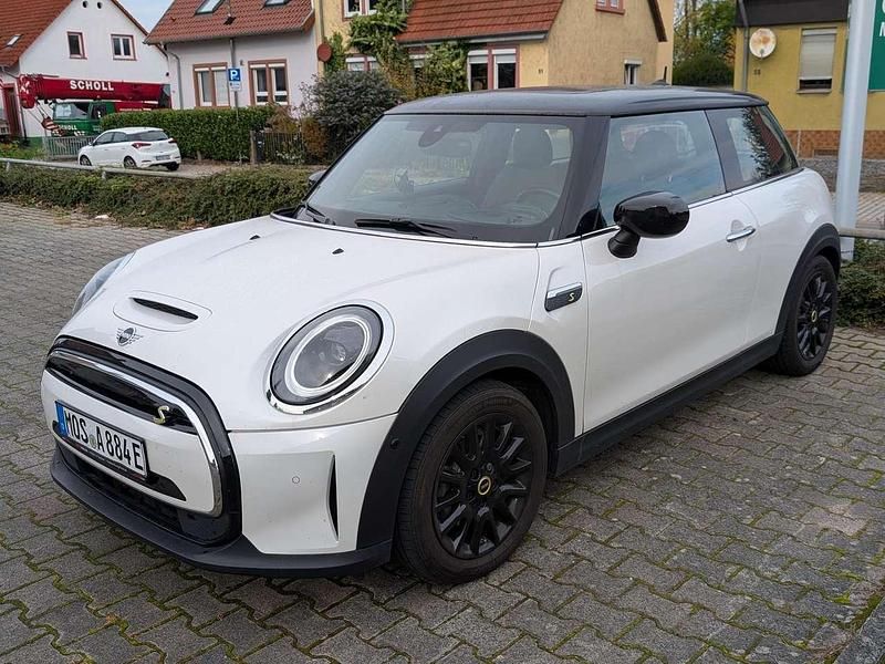 Weiß Gebraucht 2023 Mini Cooper SE Classic Kleinwagen | 18.000 € (Superpreis) - Bild 1/4