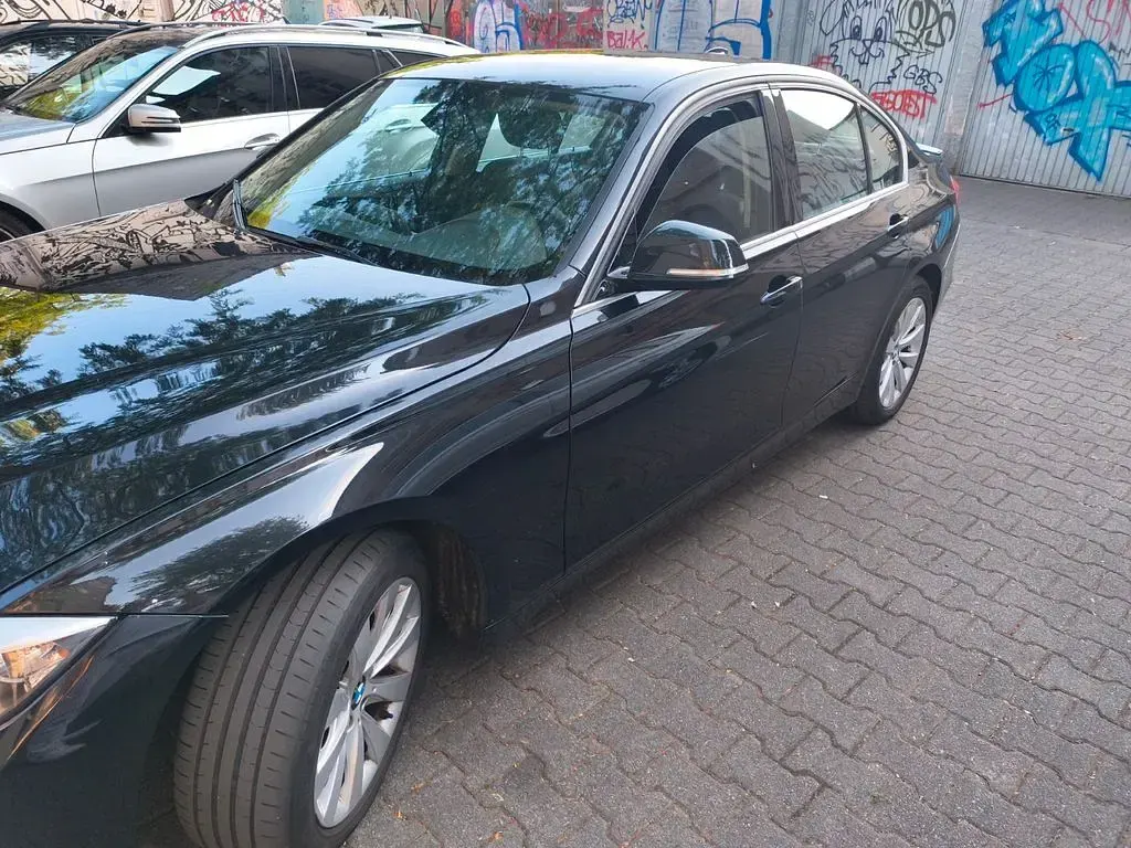 Gebraucht BMW 316 136 PS (100 kW) 2013 Schwarz Limousine
