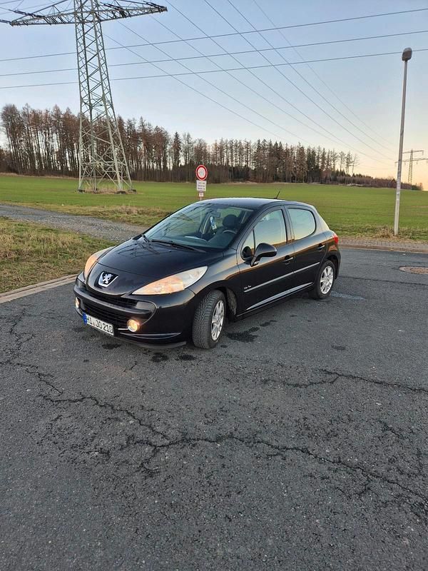 Schwarz Gebraucht 2009 Peugeot 207 Kleinwagen | 2.500 € (Fairer Preis) - Bild 1/4