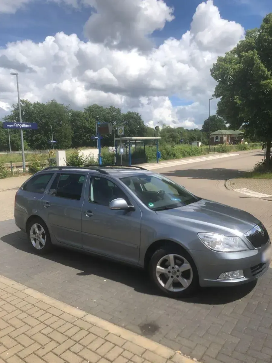 Gebraucht Skoda Octavia Ambition 122 PS (89 kW) 2013 Silber Kombi